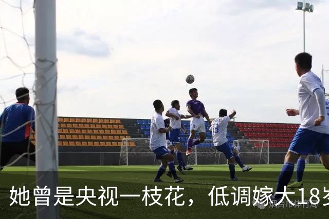 她曾是央视一枝花，低调嫁大18岁李铁为妻，如今53岁已满头白发